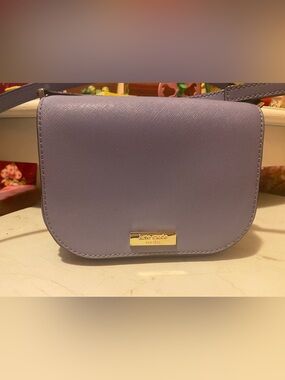 KATE SPADE NY Small
Saffiano Leather CARSEN Laurel
Way Crossbody Lilac petal